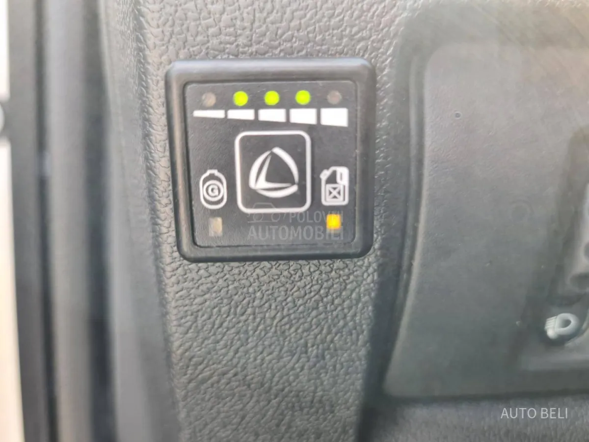 Renault Clio 1.2 (2012) - slika 39