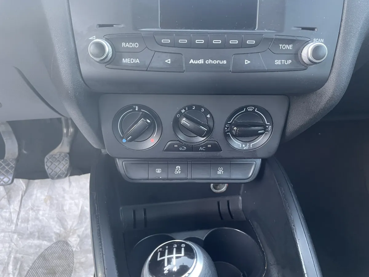 Audi A1 1.6 TDI S-Line (2014) - slika 19
