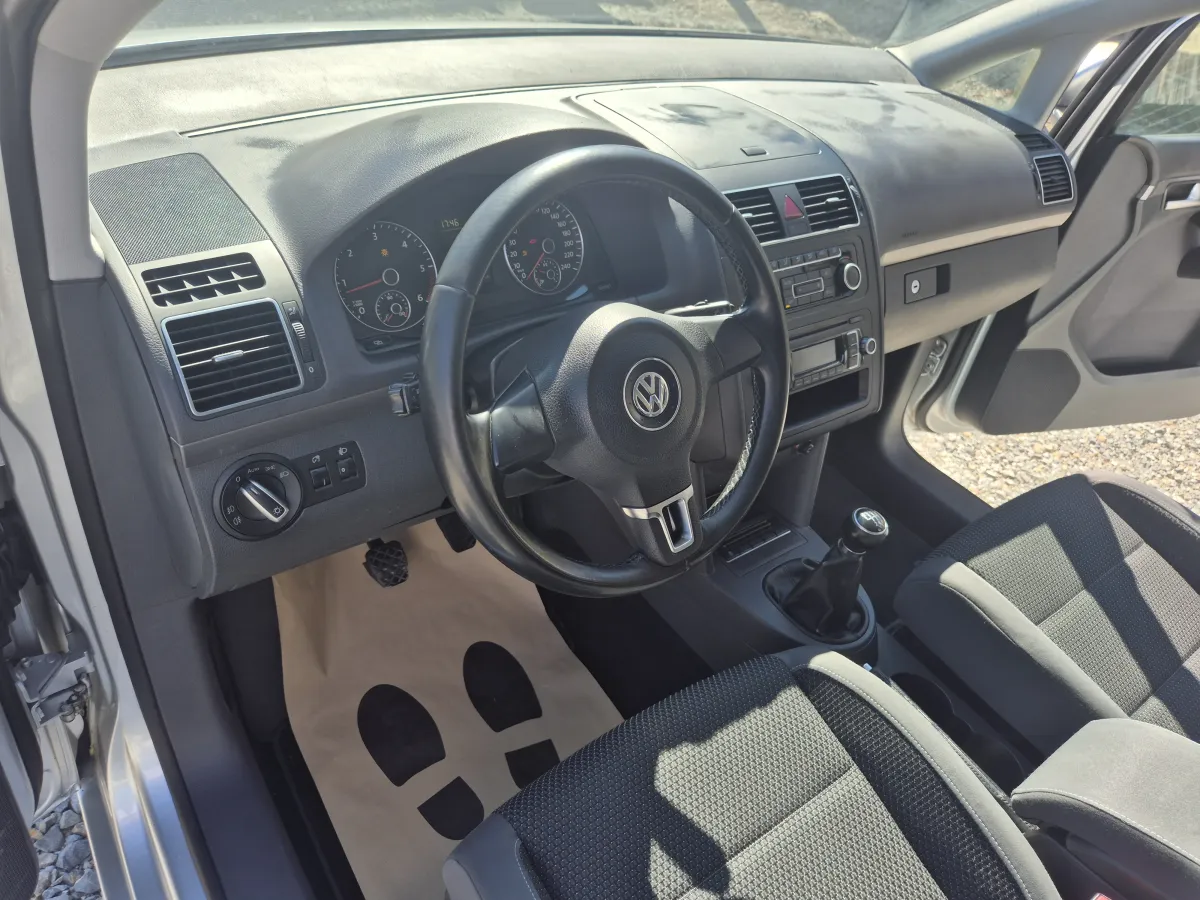 Volkswagen Touran 1.6 tdi (2011) - slika 13