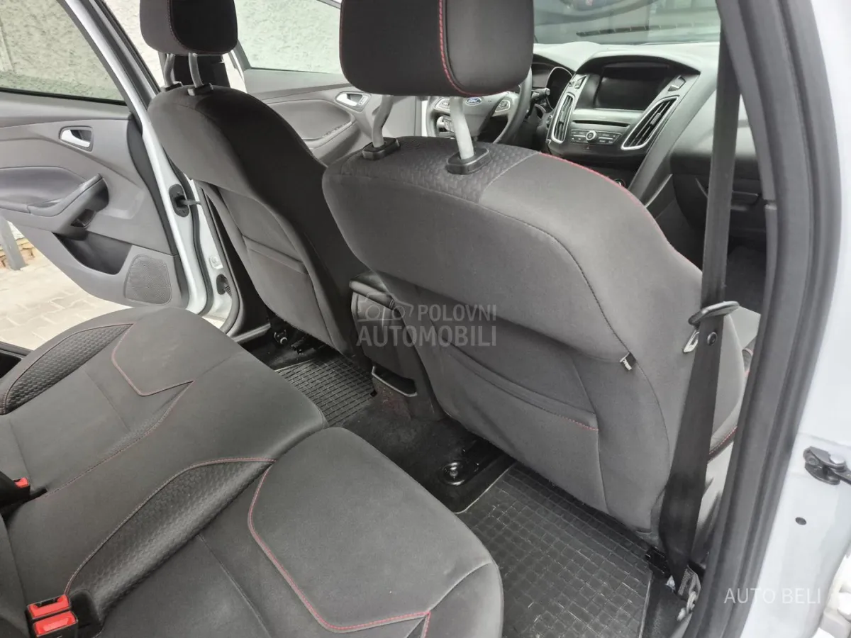 Ford Focus 1.5 ST-Line (2017) - slika 26