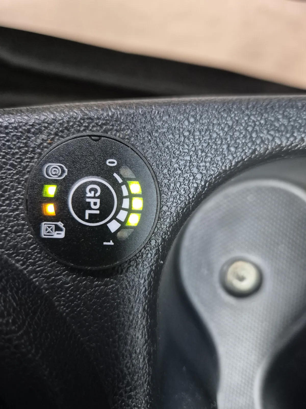 Dacia Stepway 1.6 lpg (2012) - slika 31