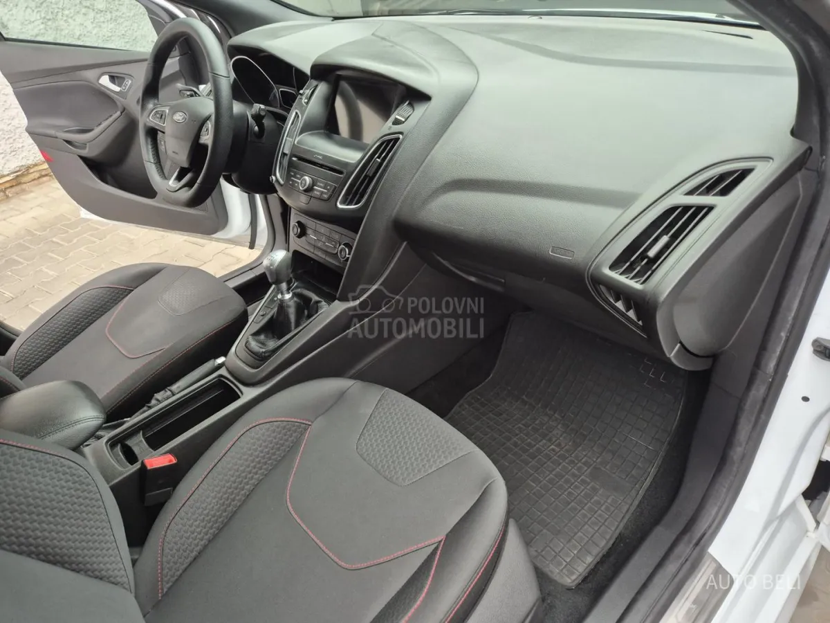 Ford Focus 1.5 ST-Line (2017) - slika 28