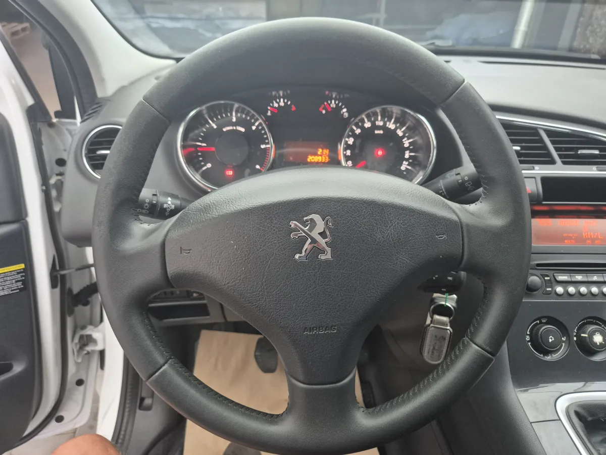 Peugeot 3008 1.6 HDI (2014) - slika 32