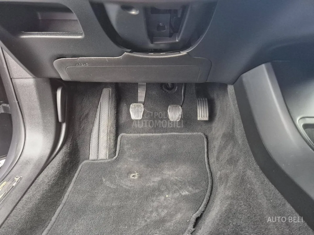 Volvo V40 2.0 d3 (2015) - slika 35