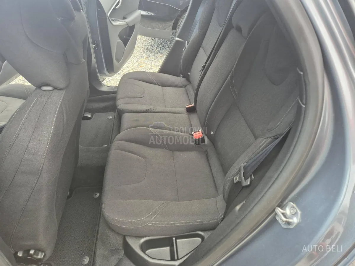 Volvo V40 2.0 d3 (2015) - slika 15