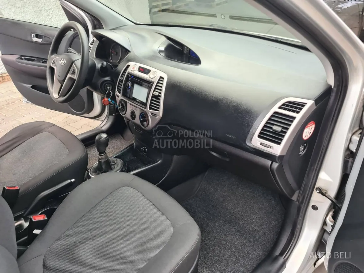 Hyundai i20 1.4 crdi (2011) - slika 25