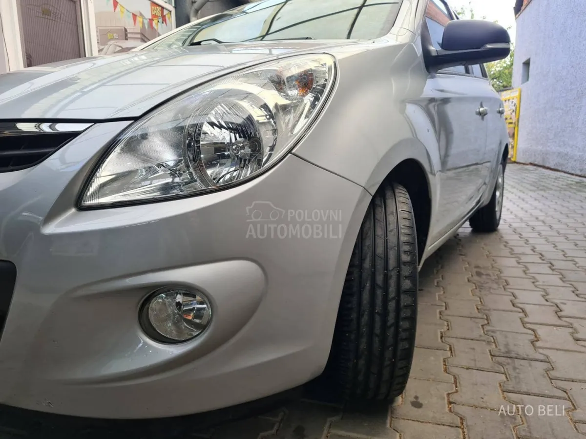 Hyundai i20 1.4 crdi (2011) - slika 11