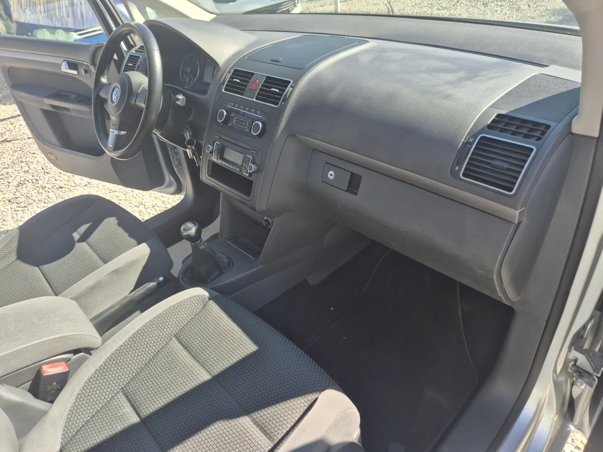 Volkswagen Touran 1.6 tdi (2011) - slika 25