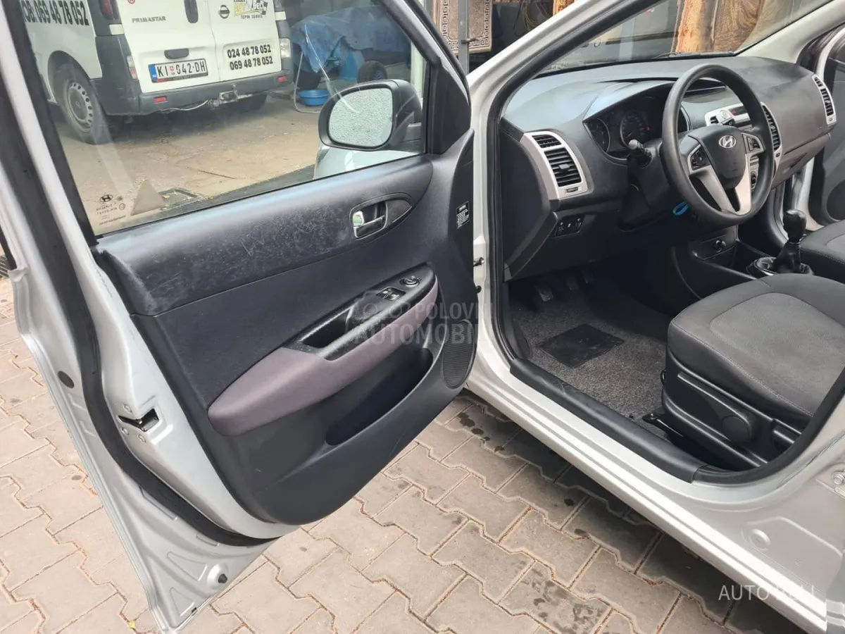 Hyundai i20 1.4 crdi (2011) - slika 12