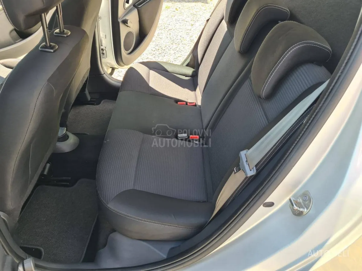 Renault Clio 1.2 (2012) - slika 18