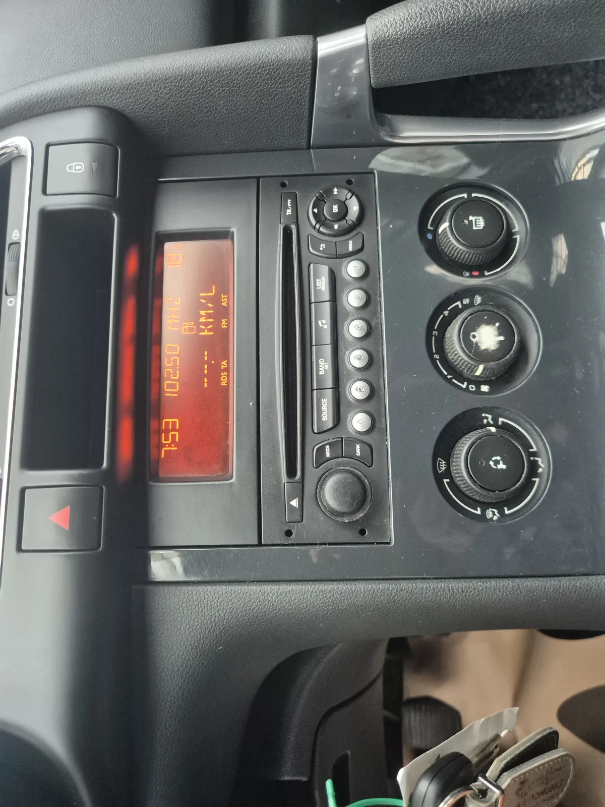 Peugeot 3008 1.6 HDI (2014) - slika 31