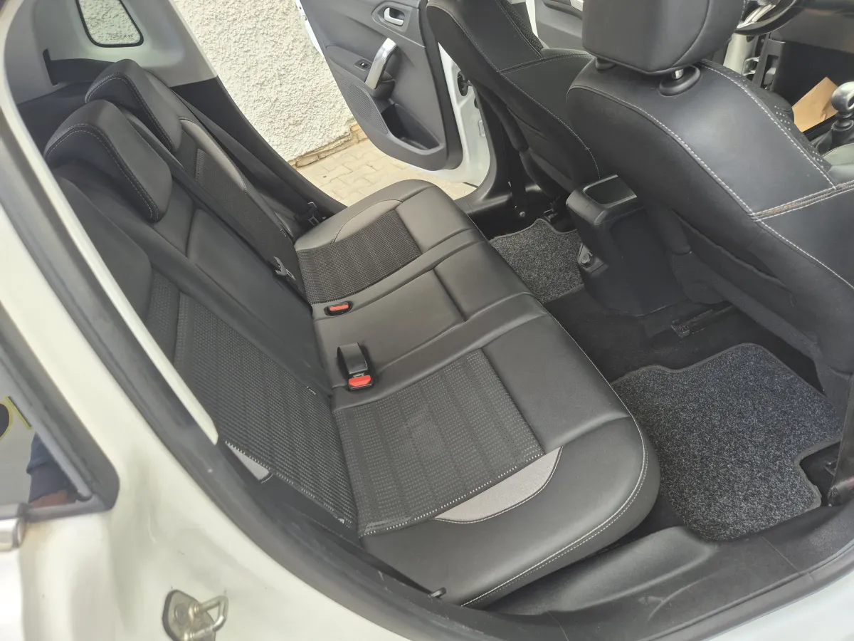 Peugeot 2008 1.6 e HDI ULLERE (2016) - slika 23