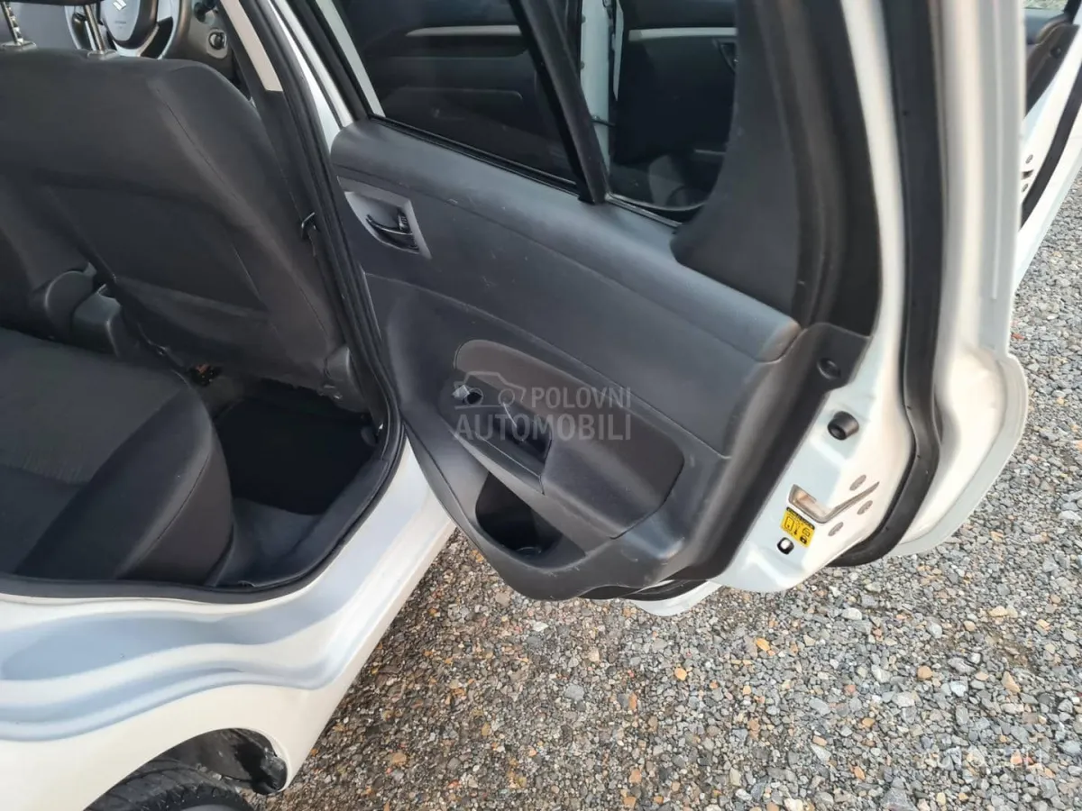 Suzuki Swift 1.3 ddis (2012) - slika 22