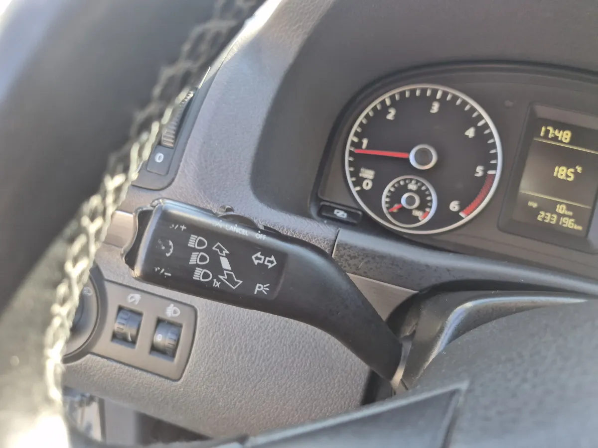 Volkswagen Touran 1.6 tdi (2011) - slika 32