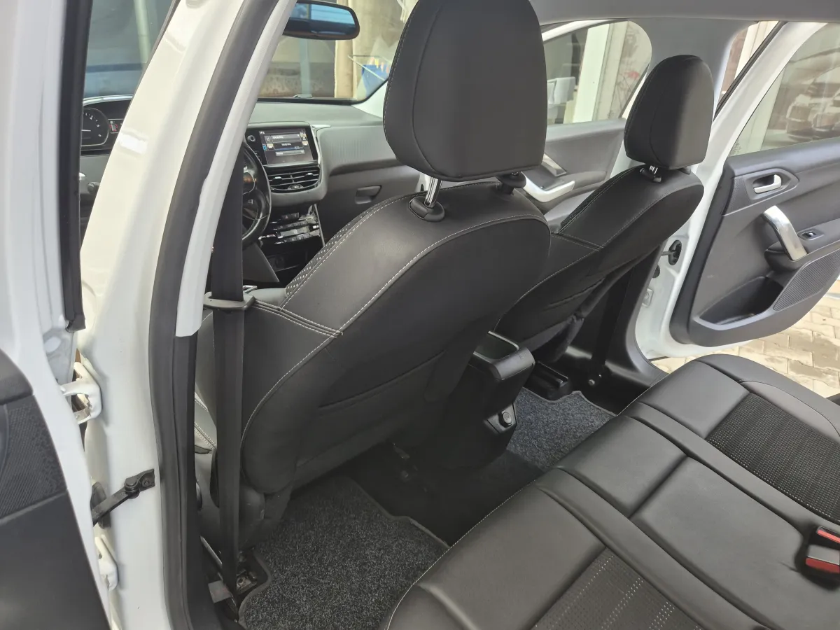 Peugeot 2008 1.6 e HDI ULLERE (2016) - slika 16