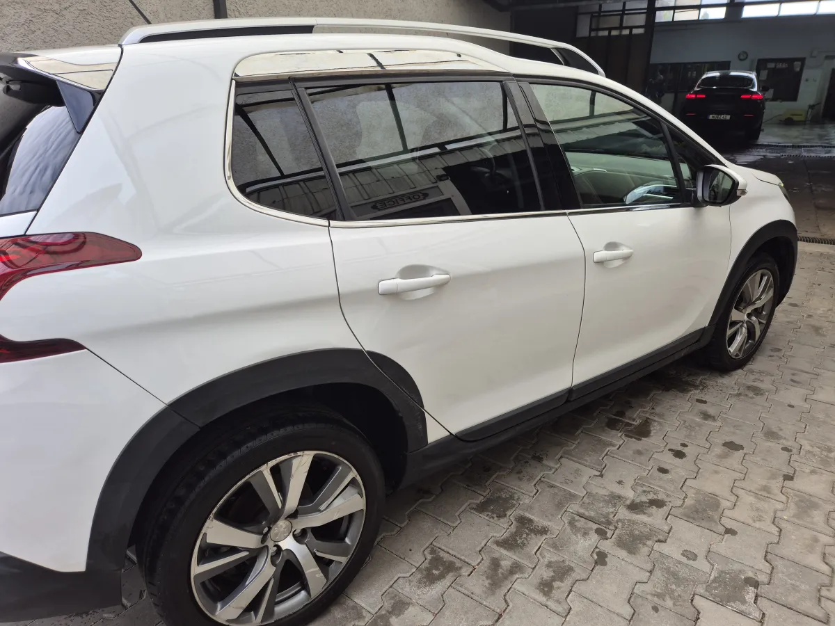 Peugeot 2008 1.6 e HDI ULLERE (2016) - slika 11