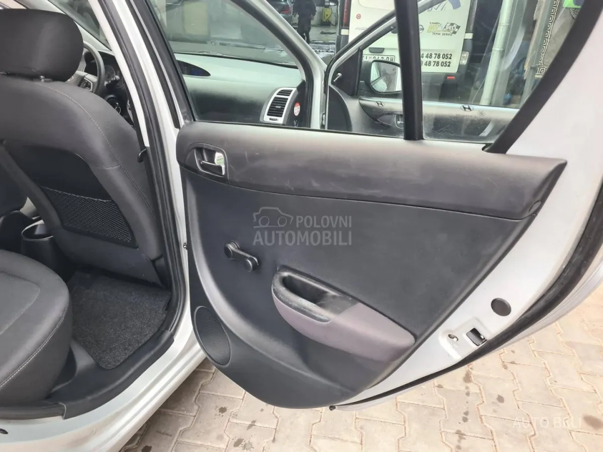 Hyundai i20 1.4 crdi (2011) - slika 21