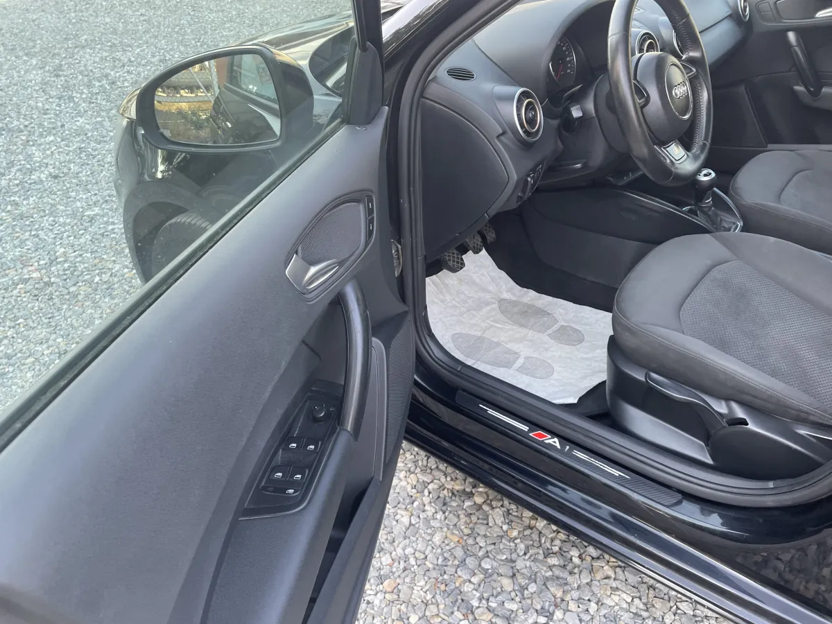 Audi A1 1.6 TDI S-Line (2014) - slika 13