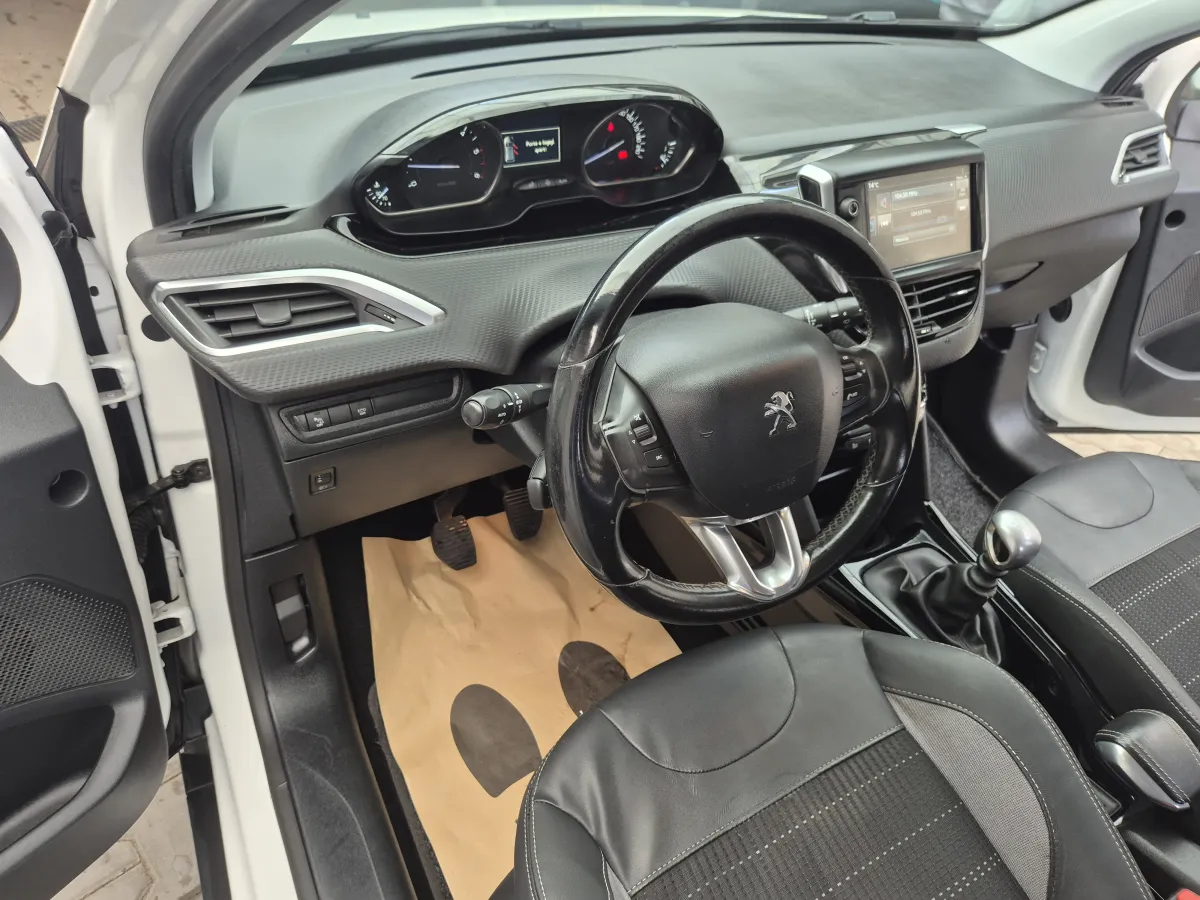 Peugeot 2008 1.6 e HDI ULLERE (2016) - slika 13