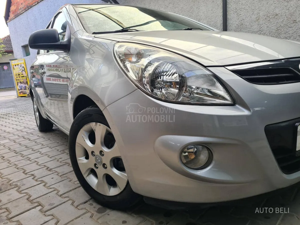 Hyundai i20 1.4 crdi (2011) - slika 10