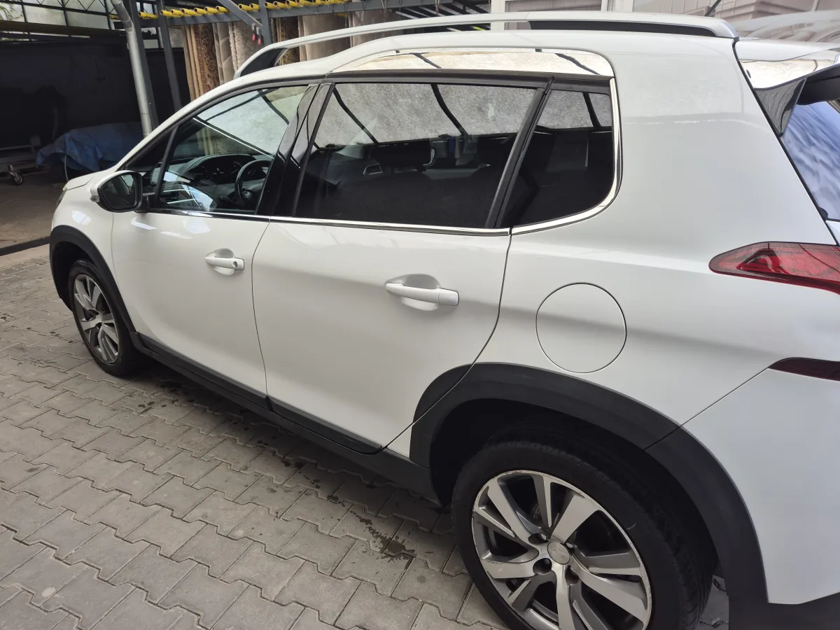 Peugeot 2008 1.6 e HDI ULLERE (2016) - slika 9