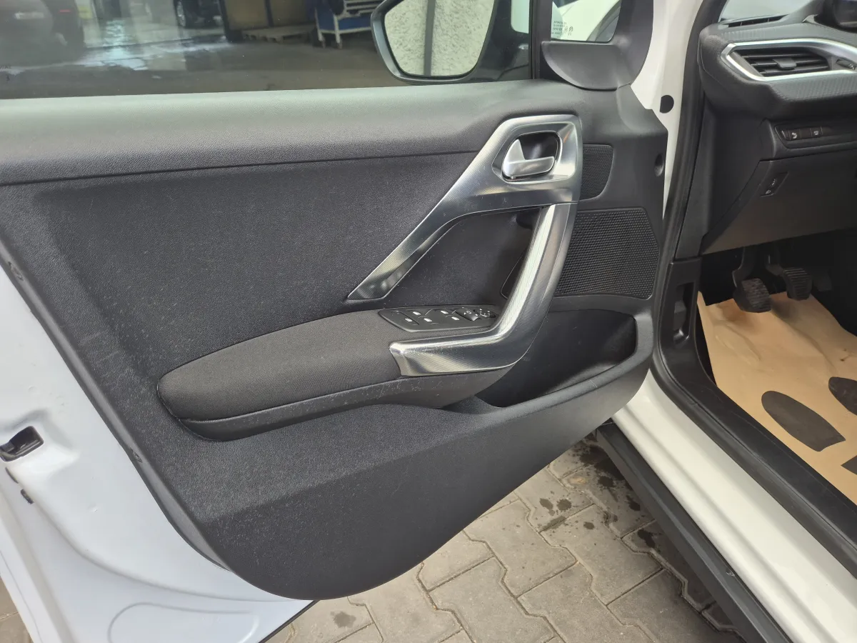 Peugeot 2008 1.6 e HDI ULLERE (2016) - slika 12
