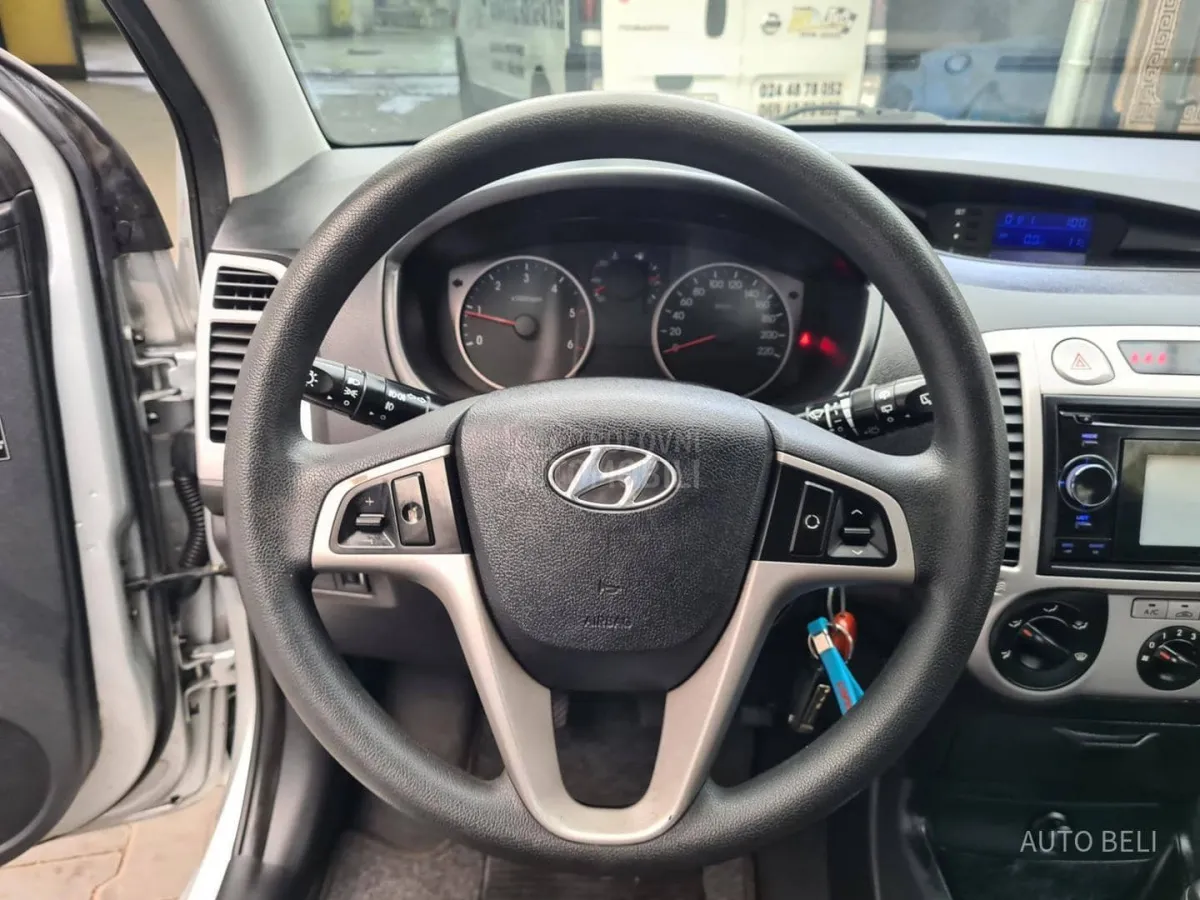 Hyundai i20 1.4 crdi (2011) - slika 32