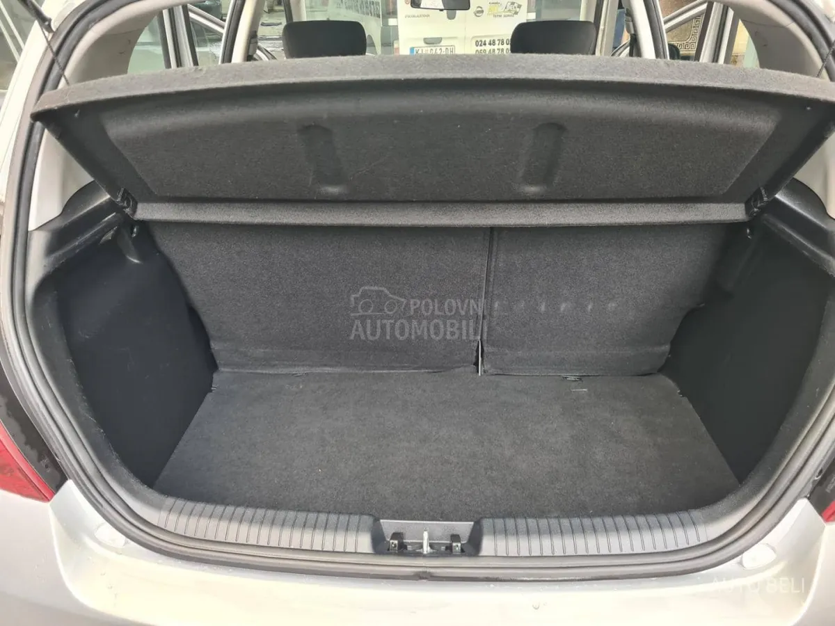 Hyundai i20 1.4 crdi (2011) - slika 18