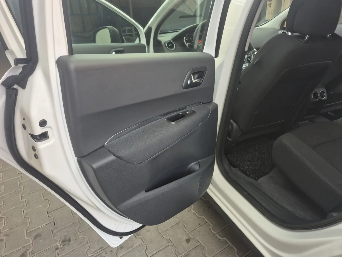 Peugeot 3008 1.6 HDI (2014) - slika 14