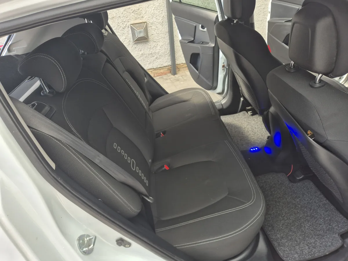 Kia Sportage 1.7 crdi (2012) - slika 25