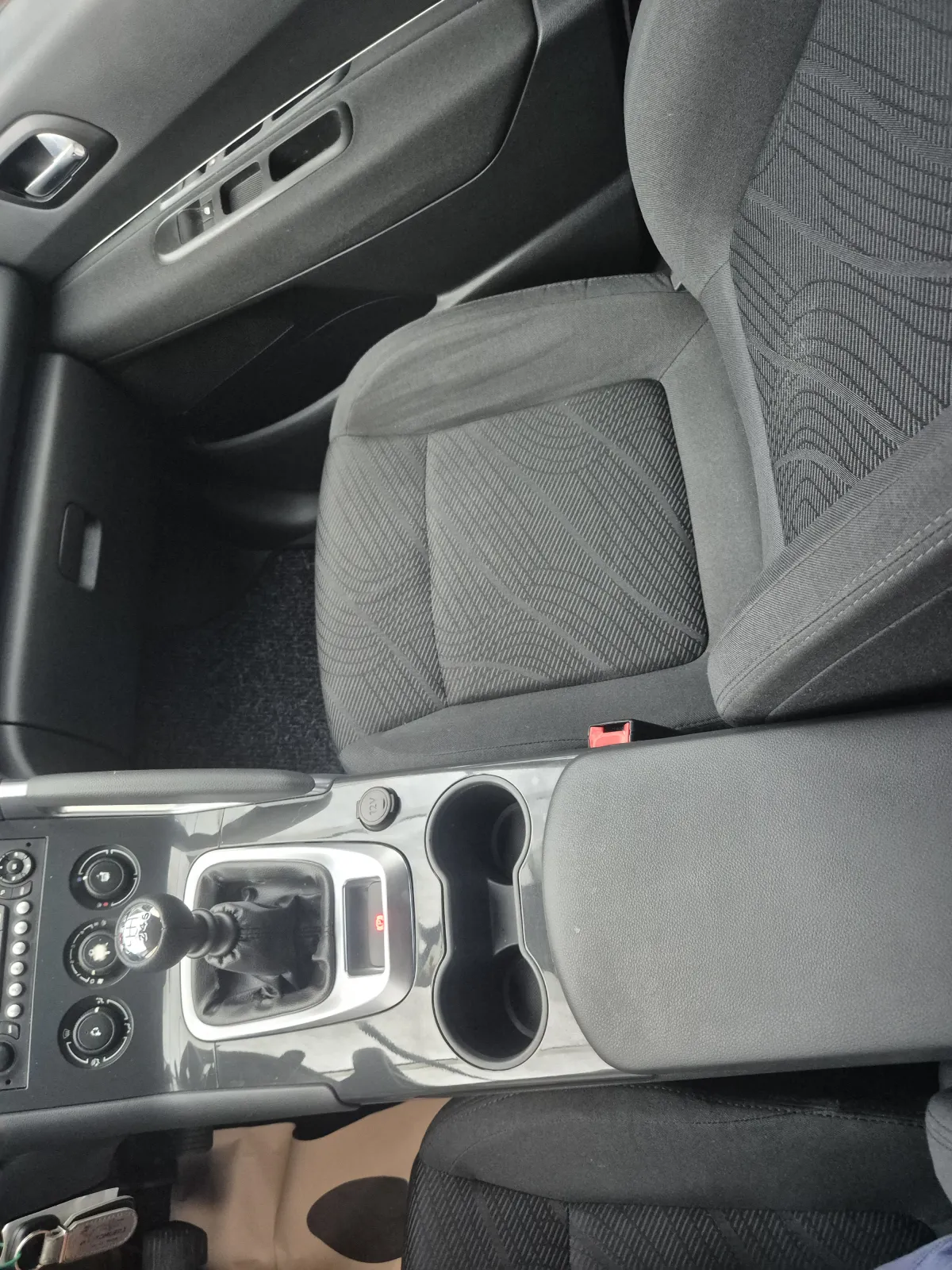 Peugeot 3008 1.6 HDI (2014) - slika 29