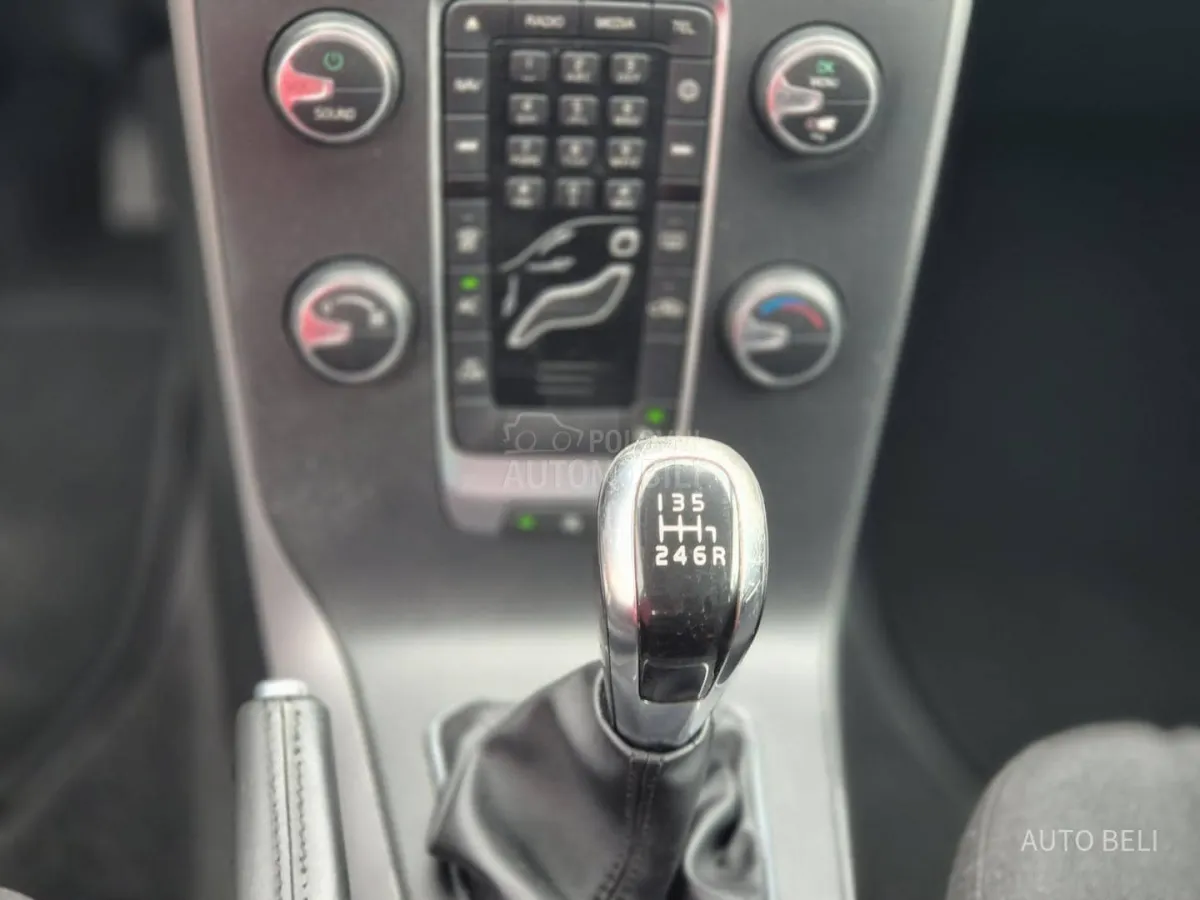 Volvo V40 2.0 d3 (2015) - slika 26