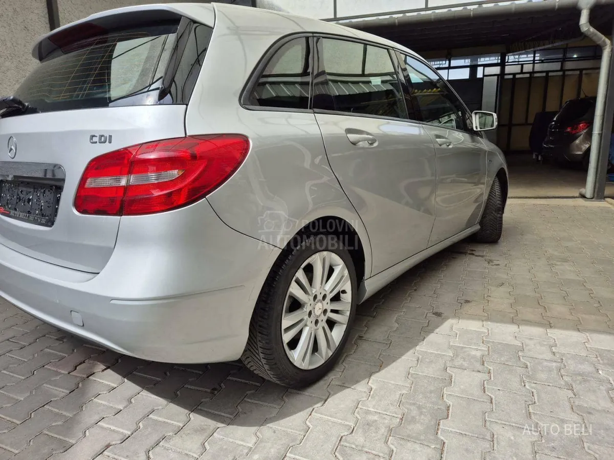 Mercedes Benz B 180 b180 cdi (2012) - slika 10