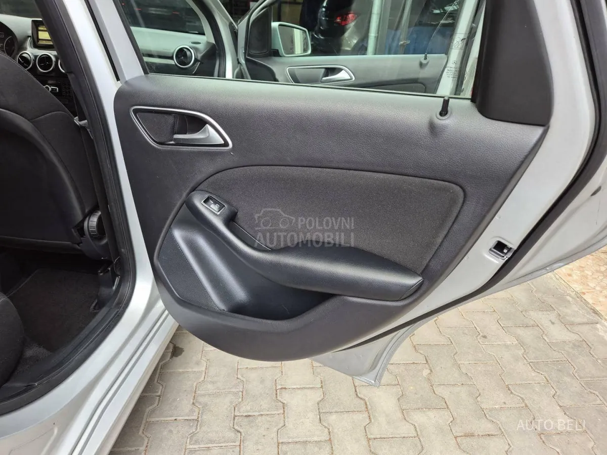 Mercedes Benz B 180 b180 cdi (2012) - slika 23