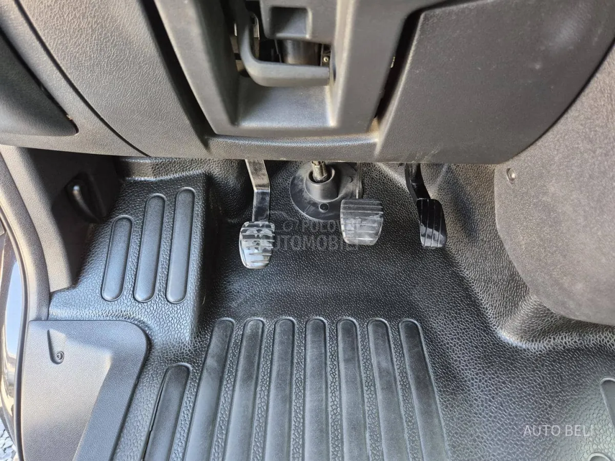 Nissan Nv400 2.3 dci (2015) - slika 30