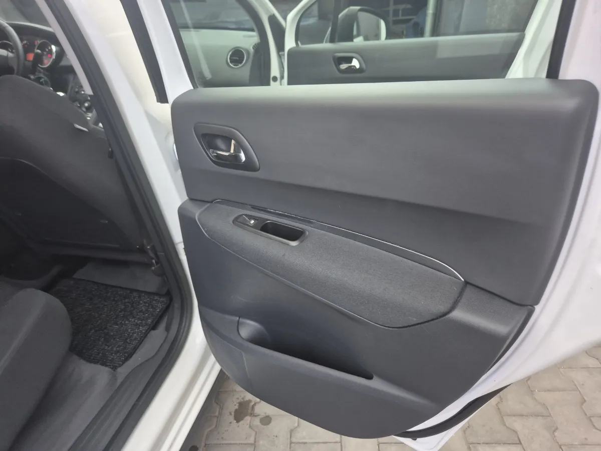 Peugeot 3008 1.6 HDI (2014) - slika 21