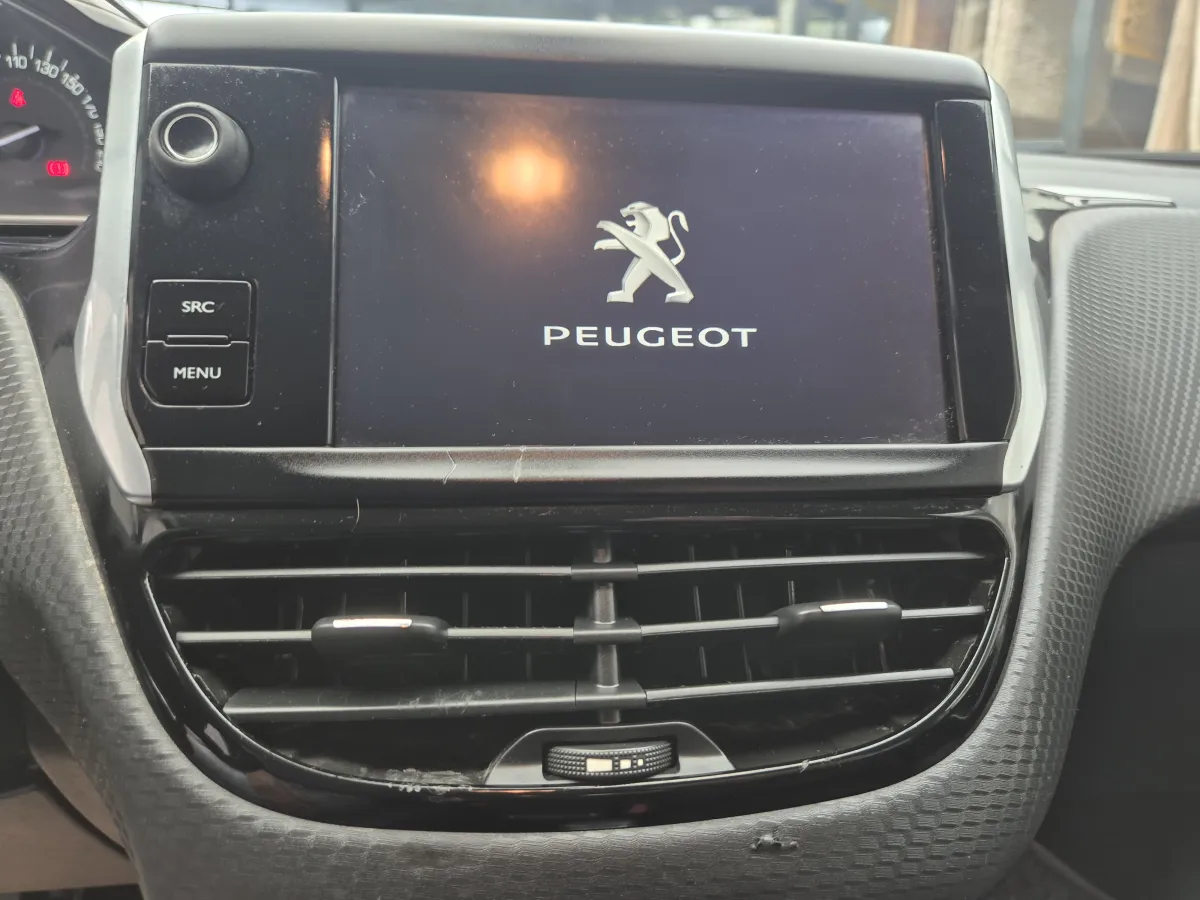 Peugeot 2008 1.6 e HDI ULLERE (2016) - slika 31