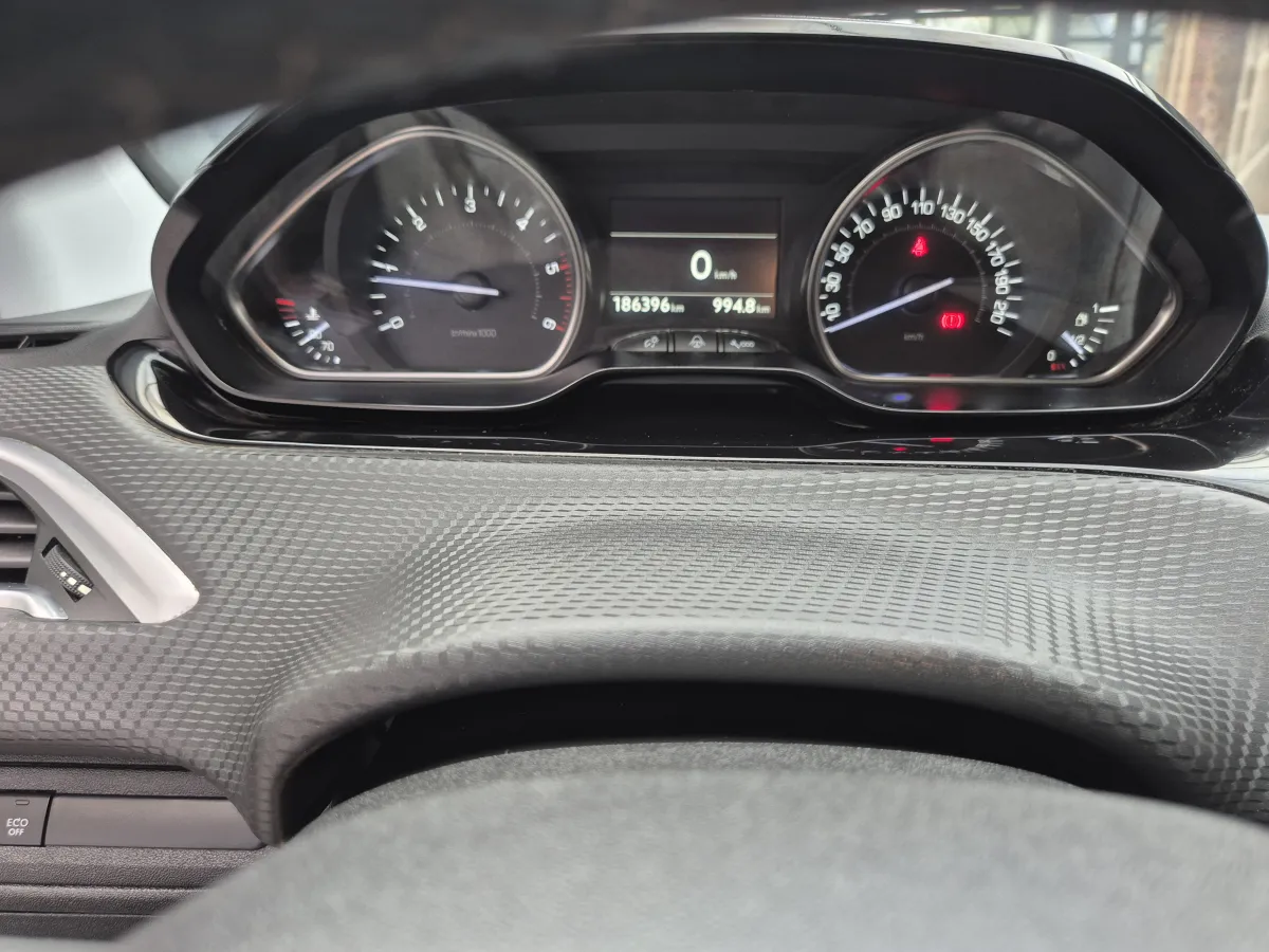 Peugeot 2008 1.6 e HDI ULLERE (2016) - slika 37