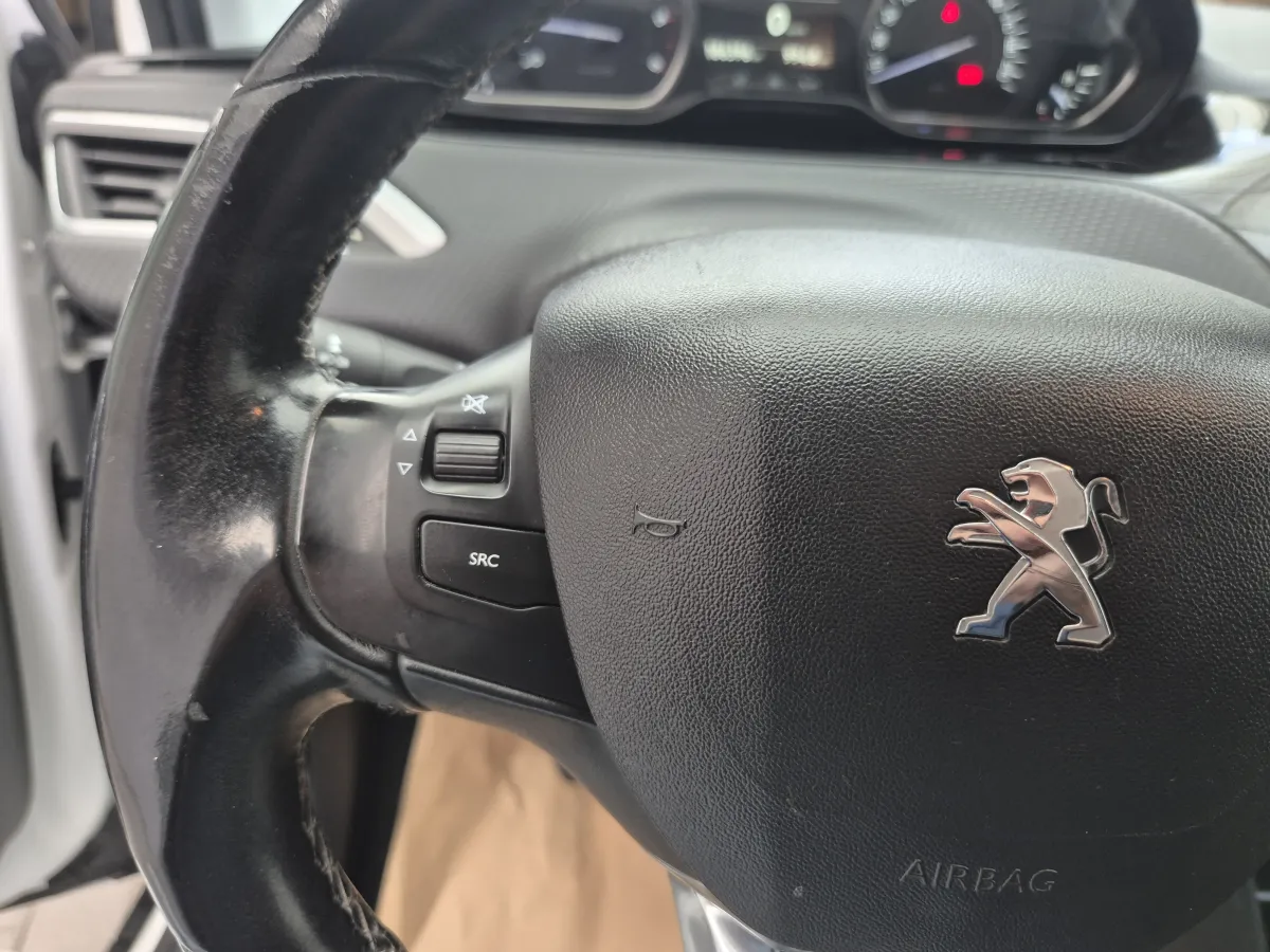 Peugeot 2008 1.6 e HDI ULLERE (2016) - slika 40