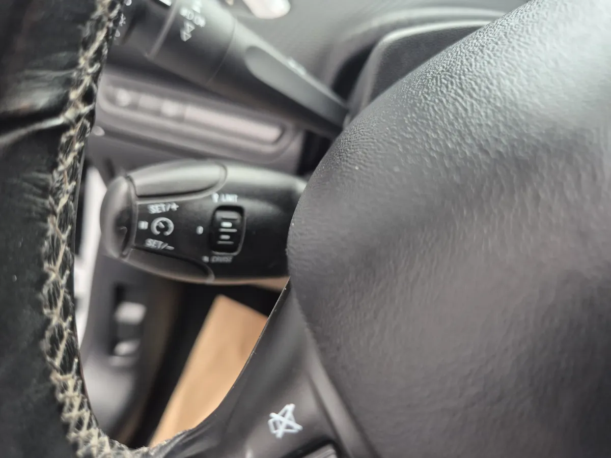 Peugeot 2008 1.6 e HDI ULLERE (2016) - slika 42