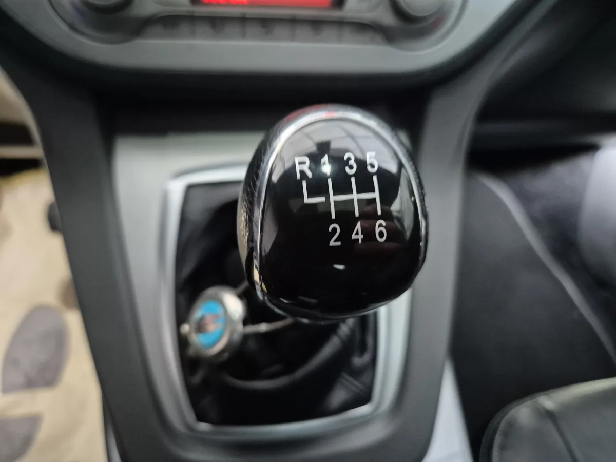 Ford Kuga 2.0 TDCI (2012) - slika 32