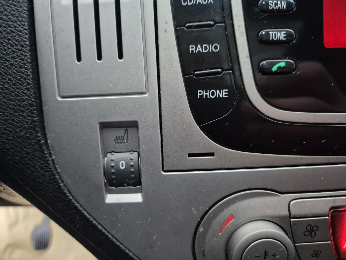 Ford Kuga 2.0 TDCI (2012) - slika 36