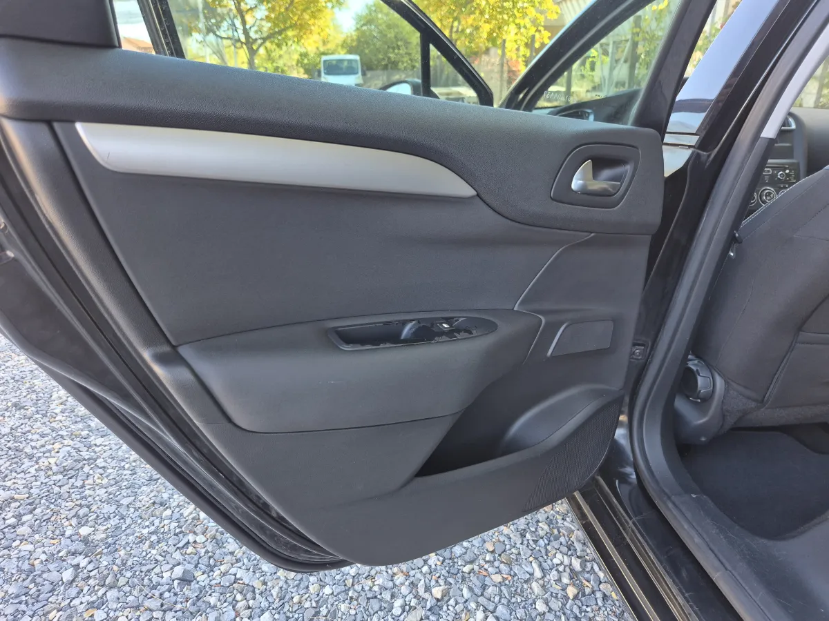 Citroen C4 1.6 eHDI (2011) - slika 15