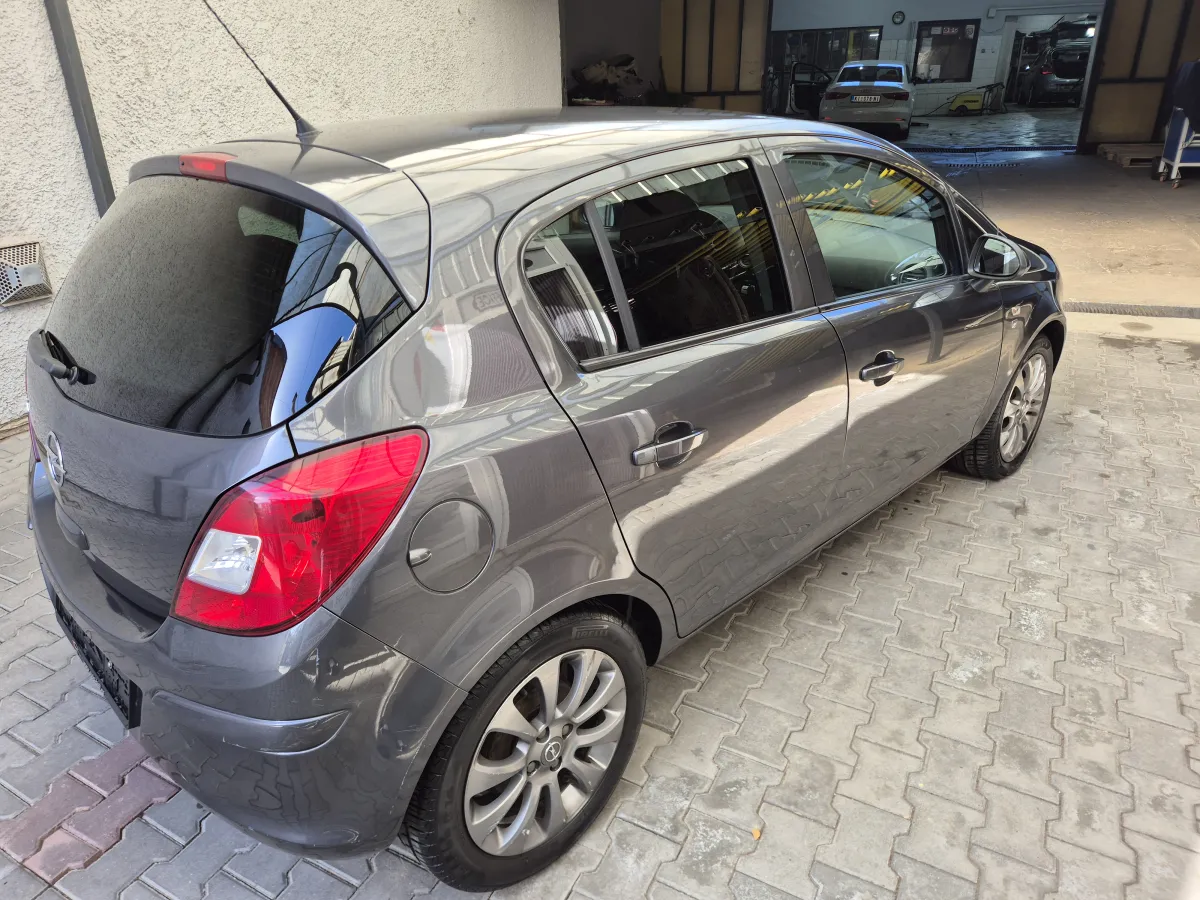Opel Corsa D 1.2 (2010) - slika 5