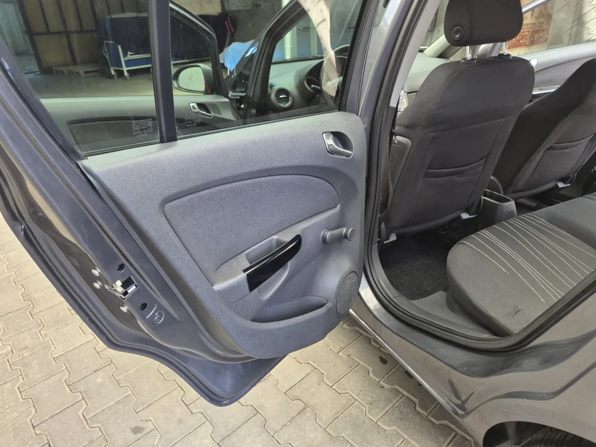 Opel Corsa D 1.2 (2010) - slika 14