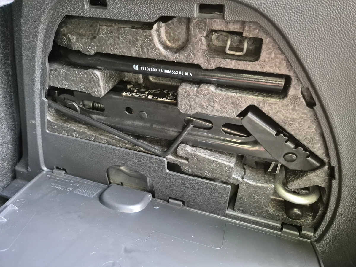 Opel Corsa D 1.2 (2010) - slika 19